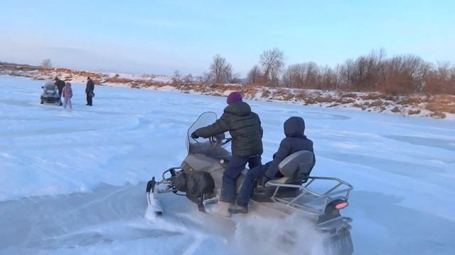 дети на снегоходе смотреть онлайн