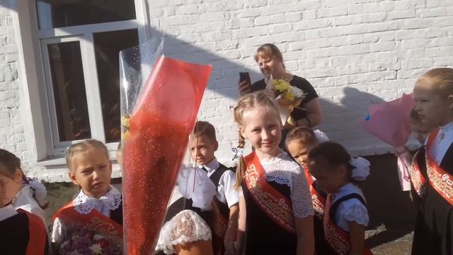 Аня идёт в 1 класс!!! Праздник 1 звонка в 3 школе смотреть онлайн