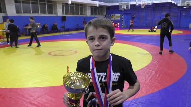 Ахмед Найбаров (Чечня), победитель борцовского турнира в Ставрополе. смотреть онлайн