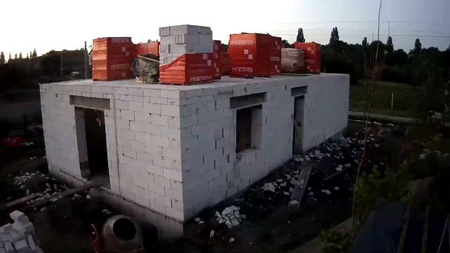 Капитальный дом 96 кв.м. газоблок, ленточный фундамент (таймлапс) смотреть онлайн