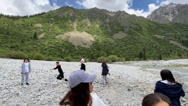 Поехали на горы с одногруппниками | Самая веселая поездка смотреть онлайн
