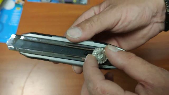 Olfa SCS-2 și Olfa MXP-L, Foarfecă și Cuțit Utilitar.