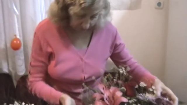 КРАСИВОЙ ЖЕНЩИНЕ - КРАСИВЫЕ ЦВЕТЫ..avi смотреть онлайн