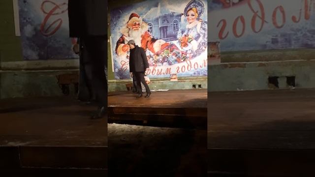 Новогодние танцы смотреть онлайн