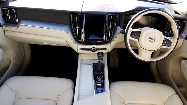 2017 Volvo XC60 D4 FWD MOM 5DR AUTO 44,995 смотреть онлайн
