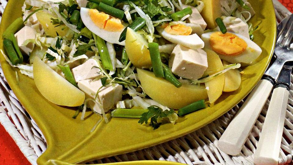 Овощной салат с арахисом смотреть онлайн