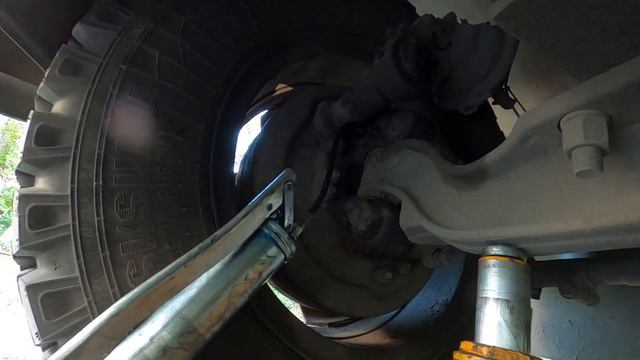 Смазываем шкворня на автобусе Паз, Газ 53 и других авто .