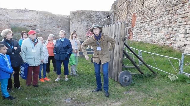 1  Экскурсовод в Шлиссенбурге 3