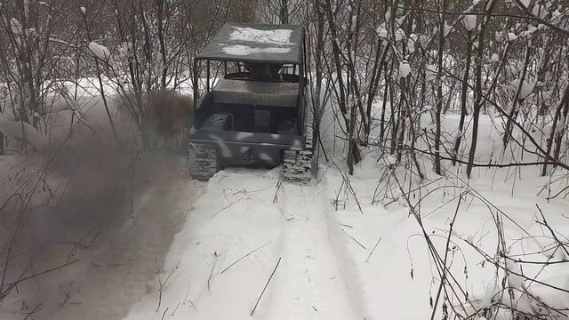 Вездеход Добрыня Транспортер дизельный по лесу Пробиваемся сквозь заросли деревьев диаметром 12 см. смотреть онлайн