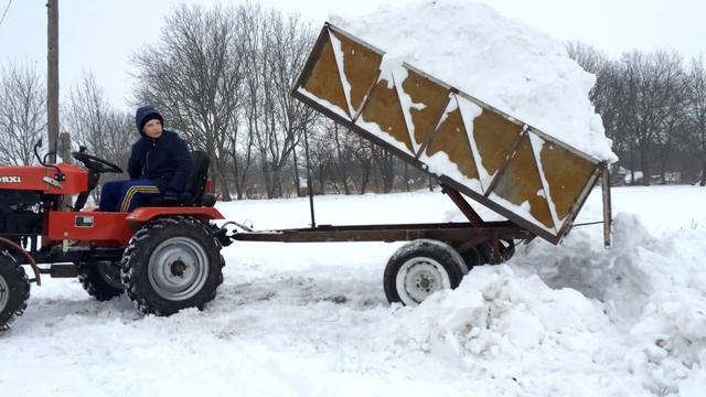 Вывожу снег/ МИНИТРАКТОР / Прицеп самосвал! смотреть онлайн