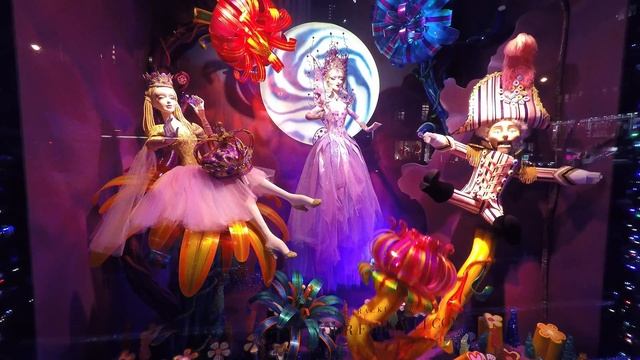Saks Fifth Avenue Holiday Windows December 2016 in 4K смотреть онлайн