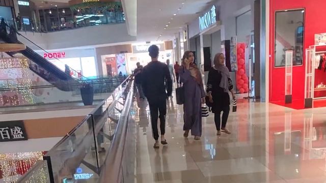 This is how people react! Drop wallet in front of the strangers!!! ( Social experiment ) смотреть онлайн