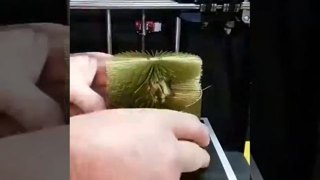 КАК СОЗДАЮТ ЛЬВА ИЗ ЗОЛОТОЙ ПРОВОЛКИ смотреть онлайн