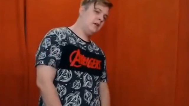 Пятерка танцует под Учим в Школе смотреть онлайн