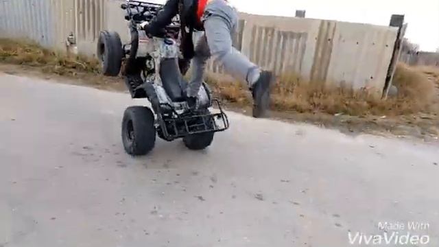 ДРИФТ НА КВАДРОЦИКЛЕ!!!!)ЧАСТЬ 1 Дыбы сжигание резины))))! смотреть онлайн