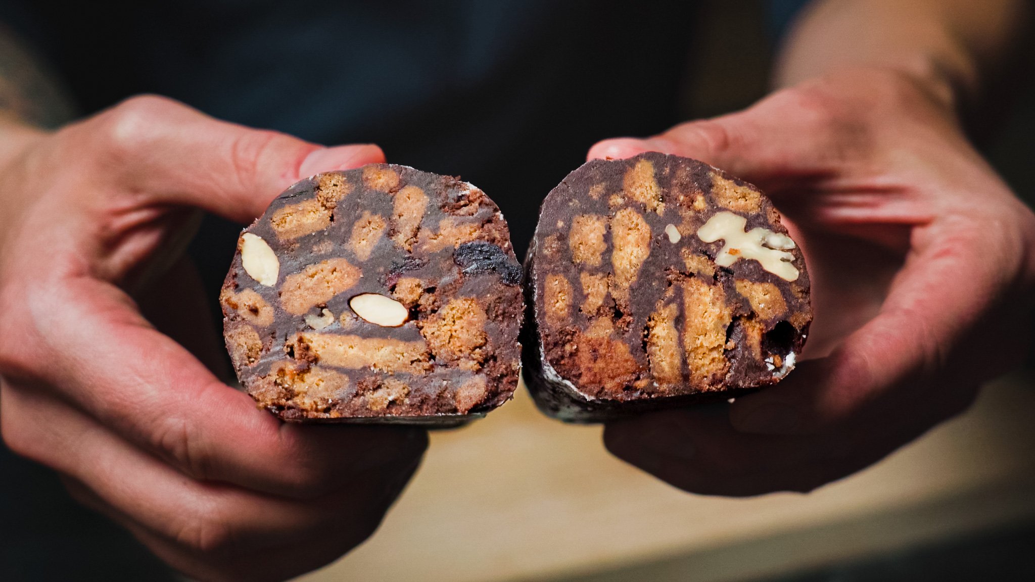 Как приготовить шоколадную колбасу. Десерт, рожденный в советское время смотреть онлайн