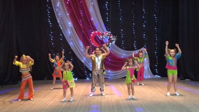 Танцевальная группа "Подарок" смотреть онлайн