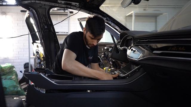 Audi Q7 2020 - делаем звук и интерьер! смотреть онлайн