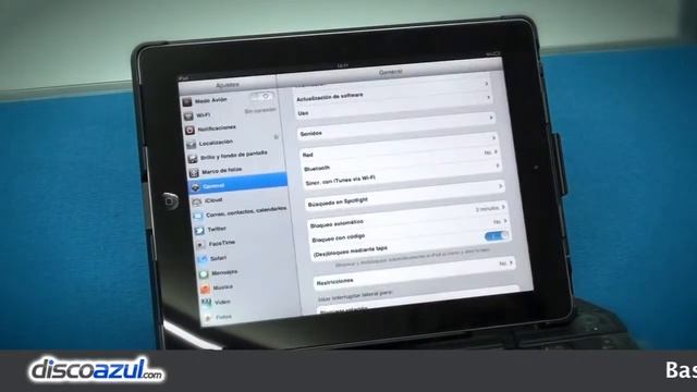 Logitech Fold-Up Keyboard for iPad 2 смотреть онлайн