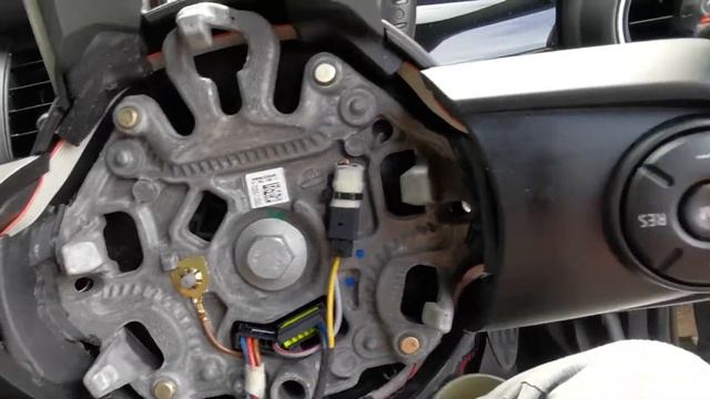 Mini Cooper F54/F55/F56/F57 Steering Wheel Boss Removal And Horn Repair