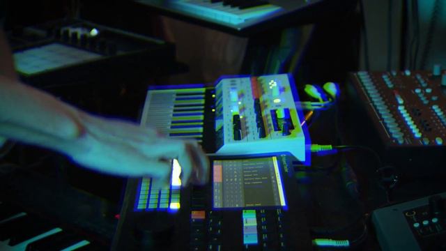 Polyend Tracker & Arturia MicroFreak смотреть онлайн