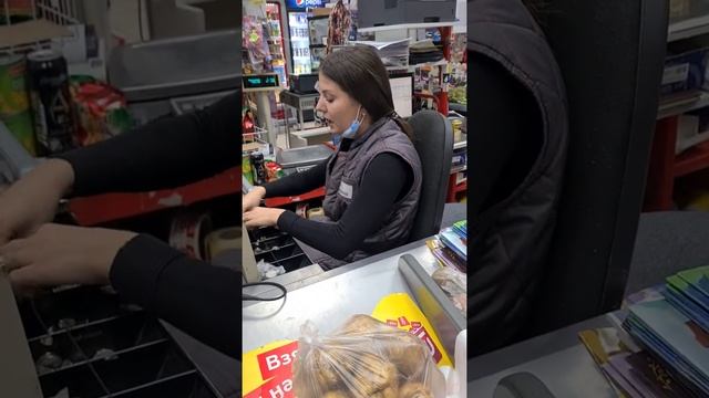 Неадекватная кассирша в Магните Сочи смотреть онлайн