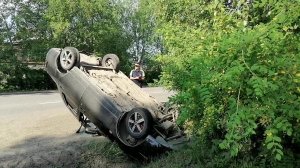 «Лада Приора» перевернулась на улице Кирова