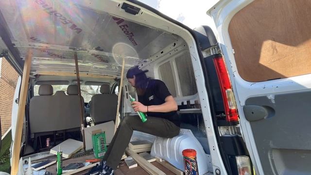 Starting to insulate the van - Renault Trafic Van Conversion Episode 4 смотреть онлайн