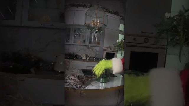 Даже питомец Гринча заказал ему букет, а ты все думаешь, что это сложно? ? #цветы #новыйгод #гринч смотреть онлайн