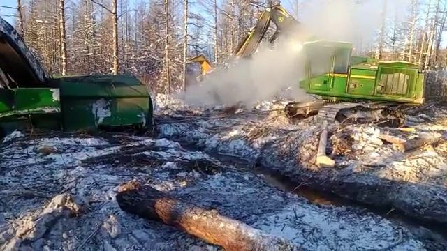 Спасение валочной John Deere, Ковыкта. смотреть онлайн