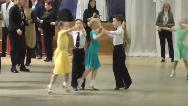 Бальные танцы малыши Дети-0 СММ Кубок «Танцевальный Екатеринбург» смотреть онлайн