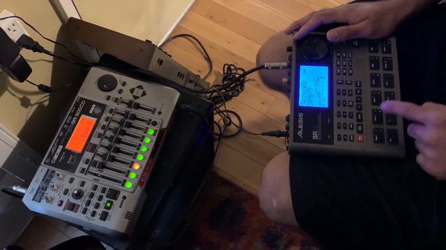 Alesis SR-18, microKORG, and guitar session смотреть онлайн
