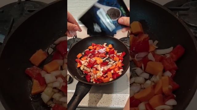 Cooking Soup With Rice Noodles On Beef Broth.Готовим суп с рисовой лапшой на говяжьем бульйоне