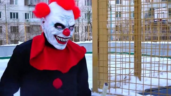 Клоун Киллер на Коньках Преследует Нас - Scary Killer Clown Skate Chases Us