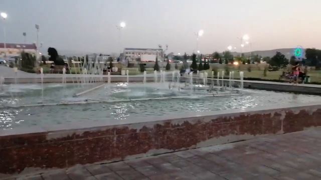 Вечерний Джизак - Прогулка у фонтана ул. Навои 08.08.2021 смотреть онлайн