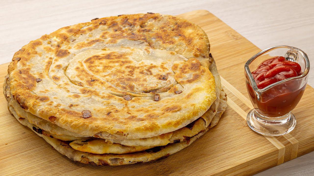 ЛУКОВЫЕ ЛЕПЕШКИ  - ОЧЕНЬ ВКУСНЫЕ.  Съедаются в один миг