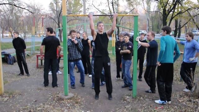 Встреча в Донецке и вытяжка на одной руке. смотреть онлайн