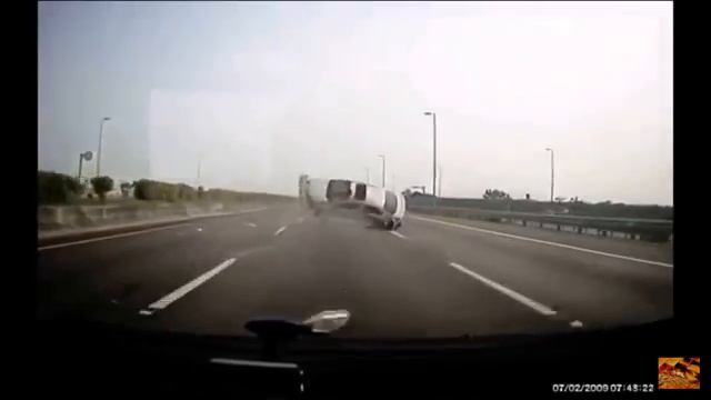 Очень страшные Д.Т.П на Российских дорогах.Слабонервным не смотреть строго 18+ смотреть онлайн