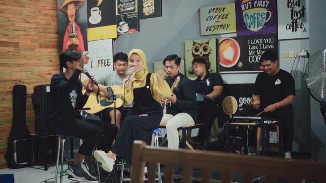 Waktu Yang Salah - Fiersa Besari | Live Cover Ahmad Fauzi Cah Angon | Linuwih Cafe Wlingi смотреть онлайн