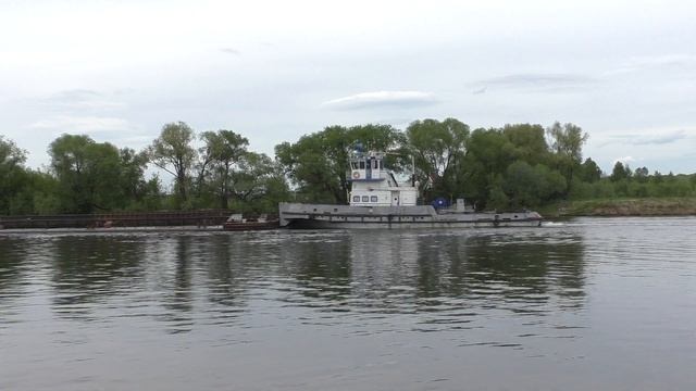 Буксир-толкач РТ-369 с баржей 7387 проходит мимо Бронниц вверх по Москва-реке смотреть онлайн