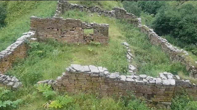 Башни Кавказа . Сама история написанное в горах Чечни в городе Никарой смотреть онлайн
