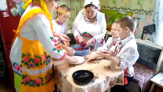 «Шорыкйол пайремлан йошкарушмен пӱкш» смотреть онлайн