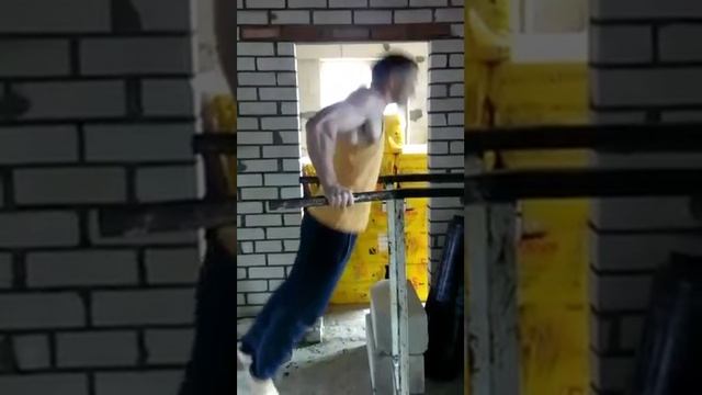 Максимум отжиманий на брусьях от старшего брата Шреддера смотреть онлайн