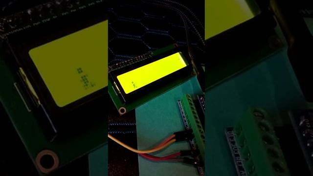 простенькая игровая консоль на плате ардуино нано и lcd дисплеем смотреть онлайн