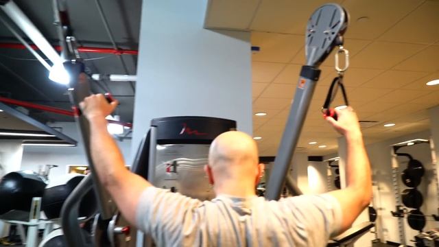 WORKOUT ON-THE-GO: TRY THIS QUICK UPPER BODY & TRX CORE WORKOUT смотреть онлайн