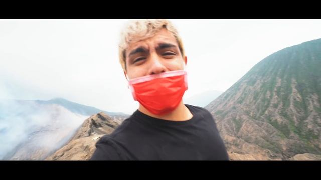 EXPLORING THE VOLCANOES OF JAVA, INDONESIA (BROMO & IJEN) - Joel Elman Vlog смотреть онлайн