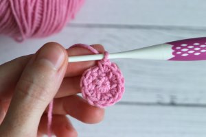 Показываю, как вязать кольцо АМИГУРУМИ крючком