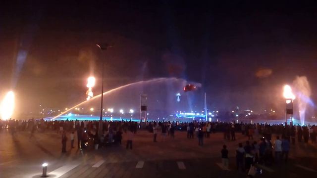 Dubai Festival City 170310 2056   Шоу внутри фонтана