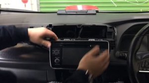 Nissan LEAF ZE1 Head Unit Removal (In One Take)
