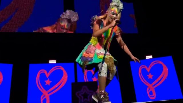 I MET JOJO SIWA!?? (JOJO SIWA DREAM THE TOUR PART 2!??)
